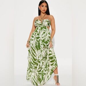Beautiful tropical cut out halter maxi dress NWT Sz M
